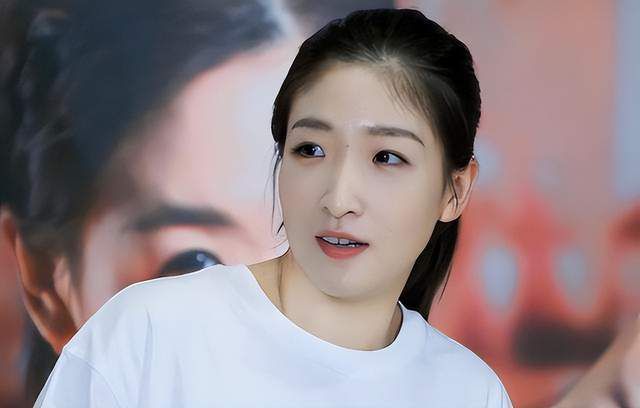 美女让我看乳
